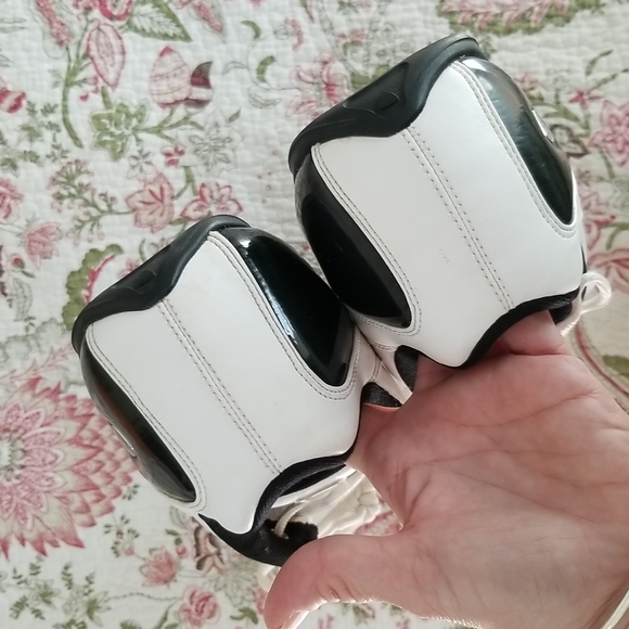 Reebok 704 Flu 4 Sneakers - Picture 5 of 9